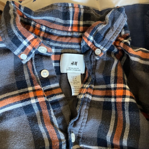 3 men’s tops and 2 sweaters from H and M! Size medium - Picture 4 of 5